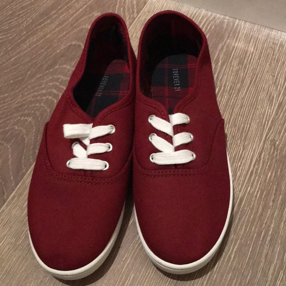 Red sneakers (never been worn) - Picture 3 of 3
